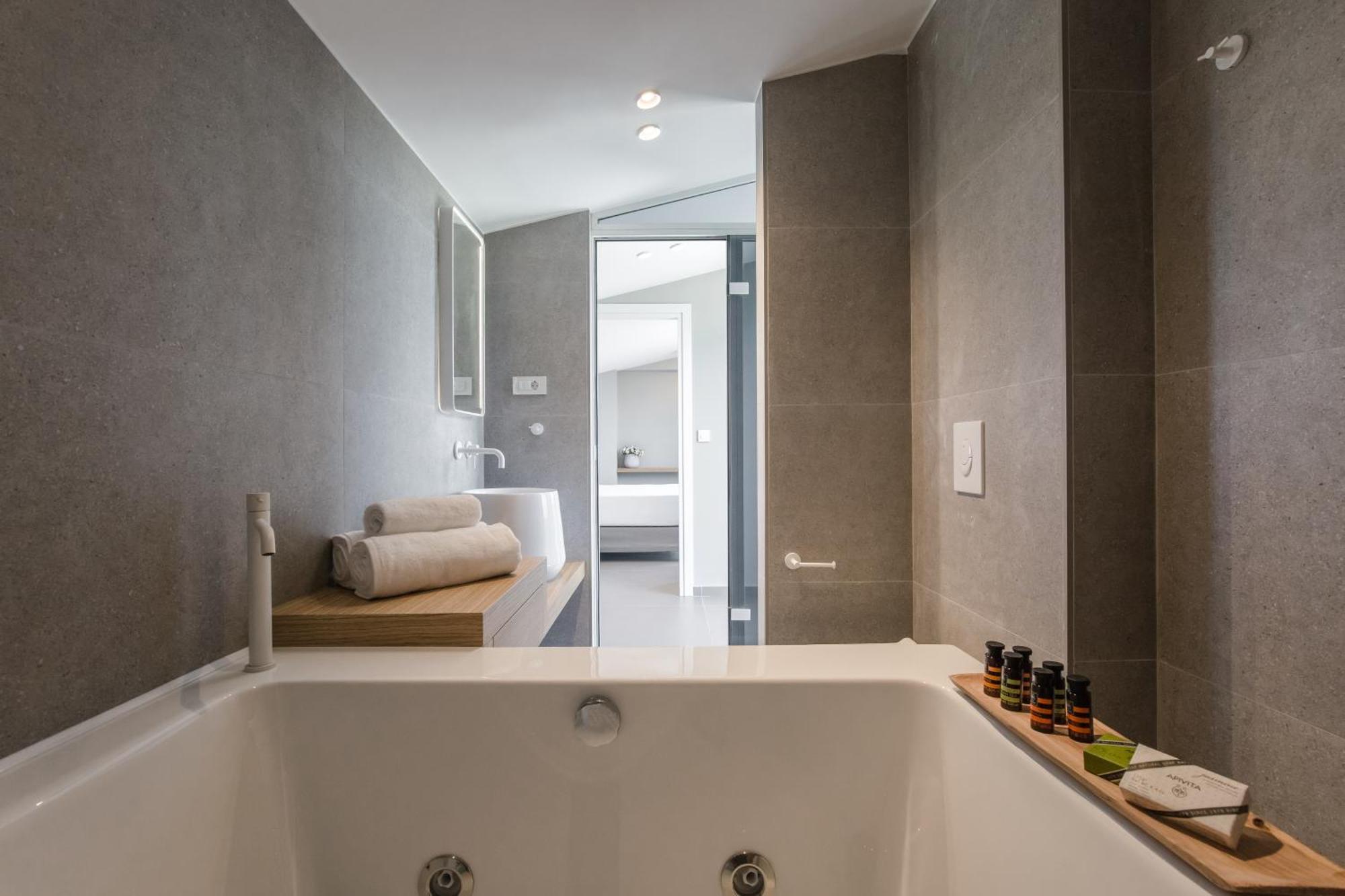 Noemie Luxury Suites Chania  Rum bild